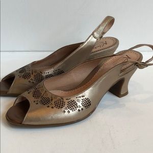 Clark’s Artisan Collection Leather Cut Out Shoe